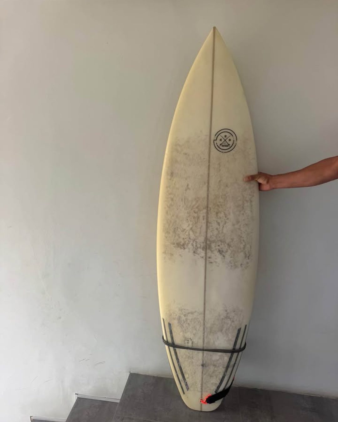 Surfboard 5'9 24.5L with fins and leash, photo 2
