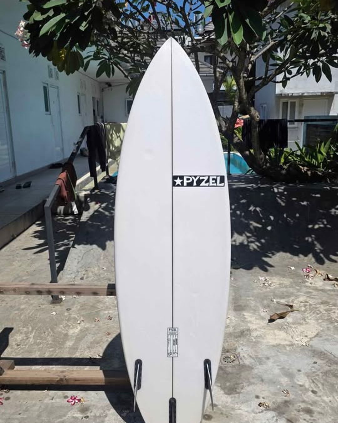 Pyzel Phantom 6'0 32.6L with Futures fins, photo 3