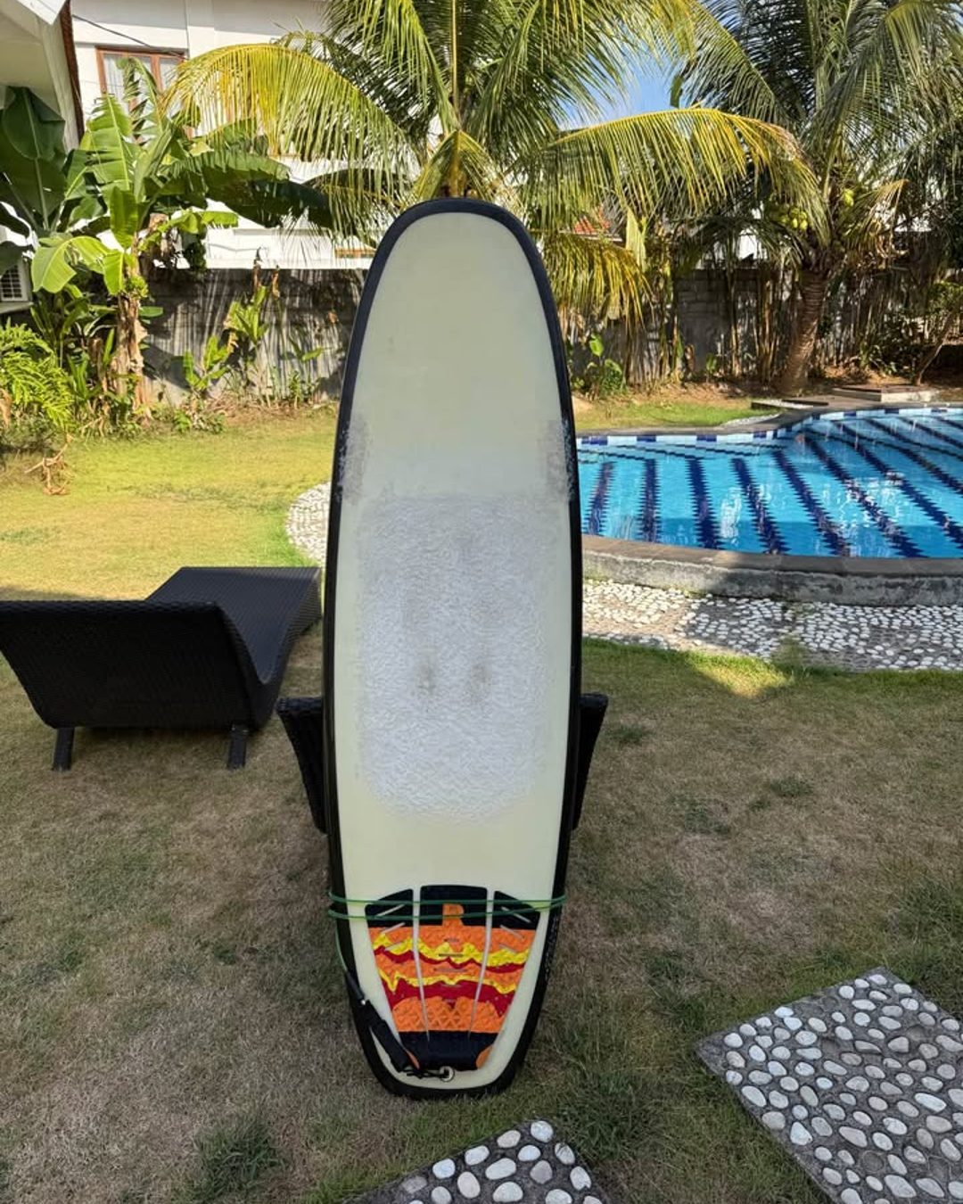 Rockwell 5'6 shortboard with centre channel, photo 2