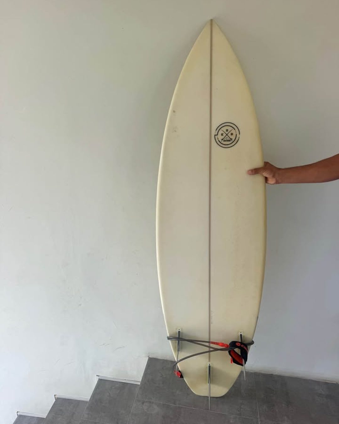 Surfboard 5'9 24.5L with fins and leash, photo 1