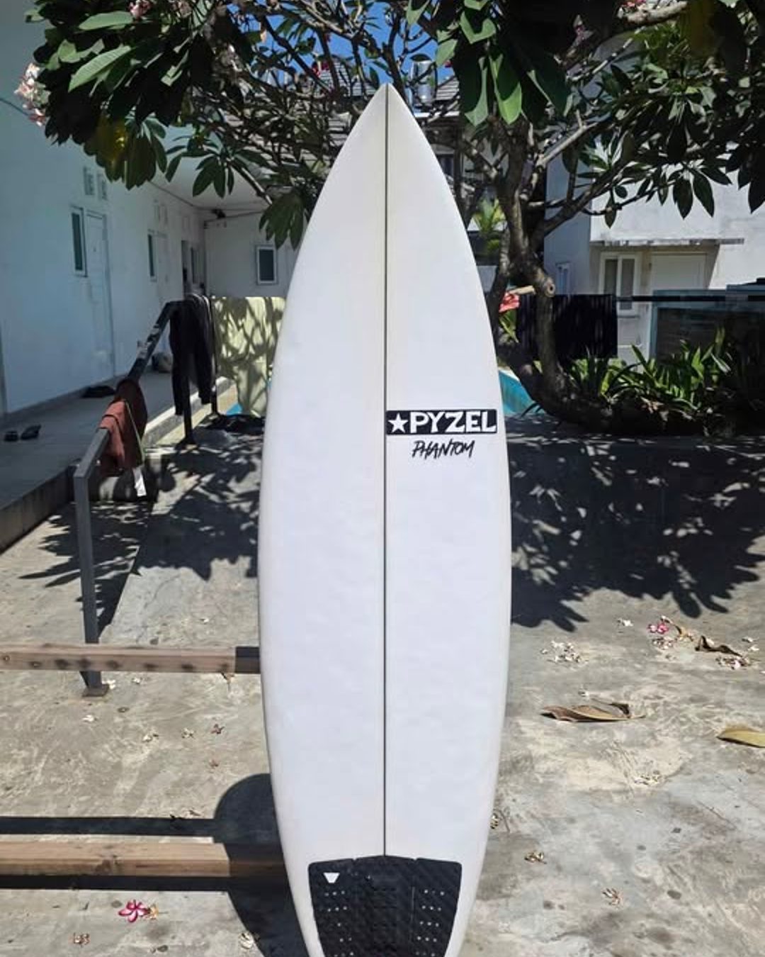 Pyzel Phantom 6'0 32.6L with Futures fins