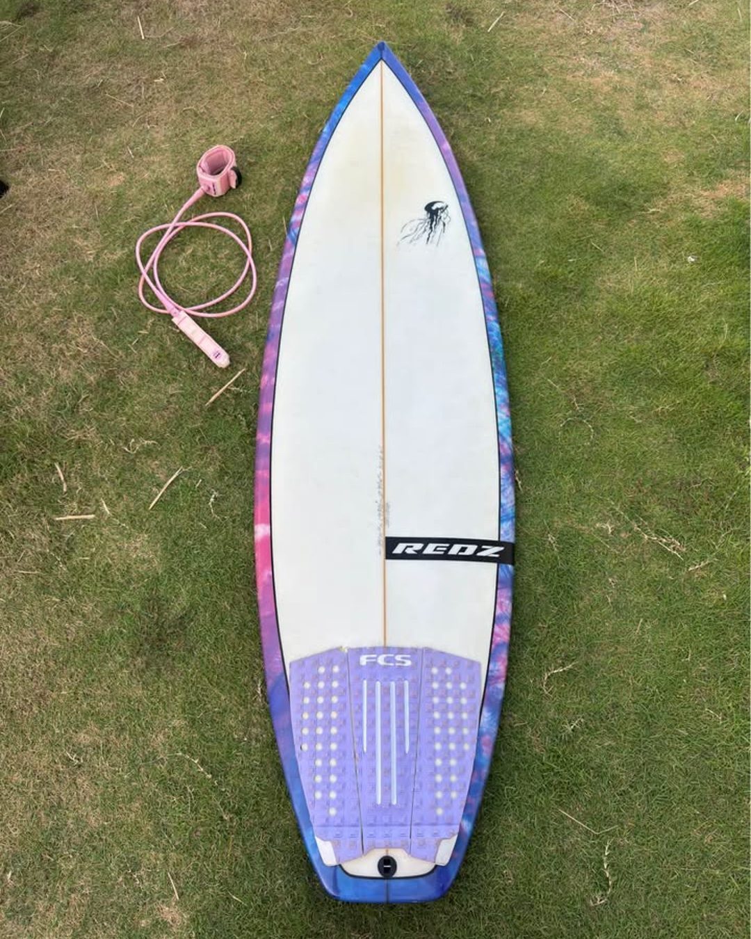 REDZ 5'11 31.2L with pad and leash