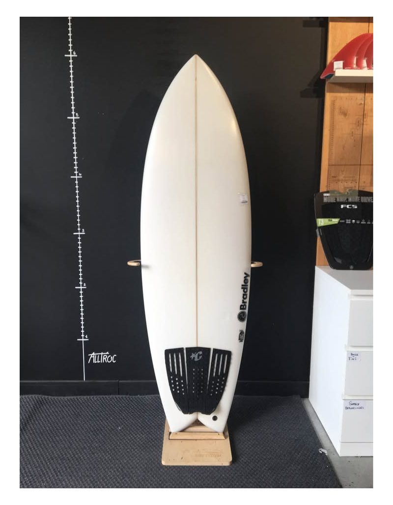 Bradley Tang 5’10", photo 1