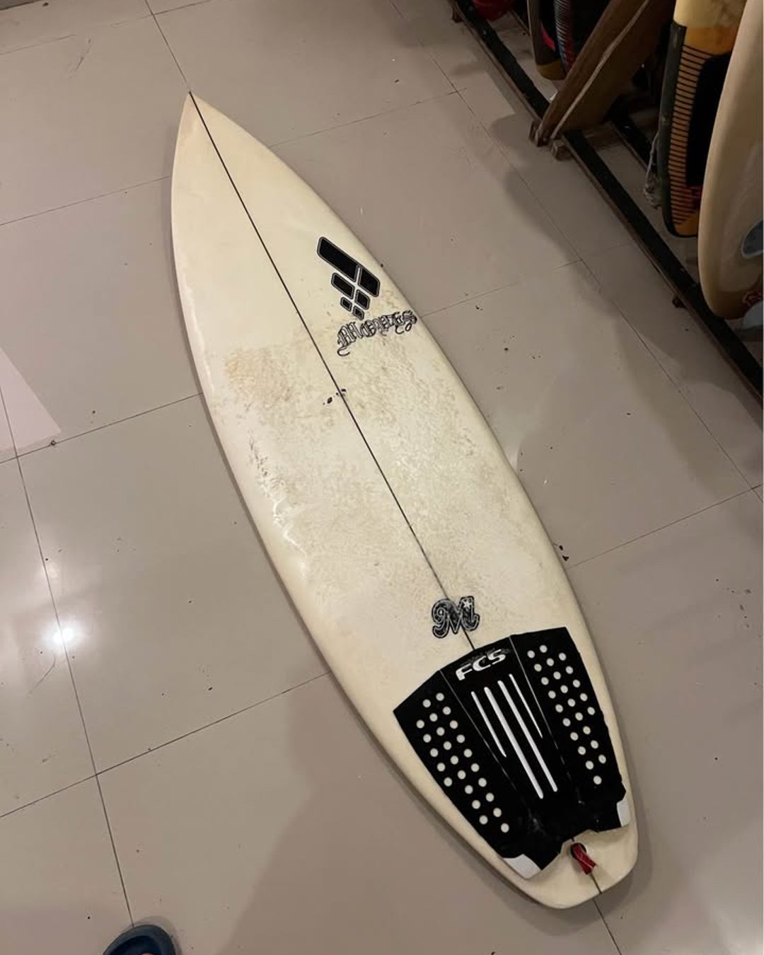 Japanese custom surfboard 5'7" 24 L