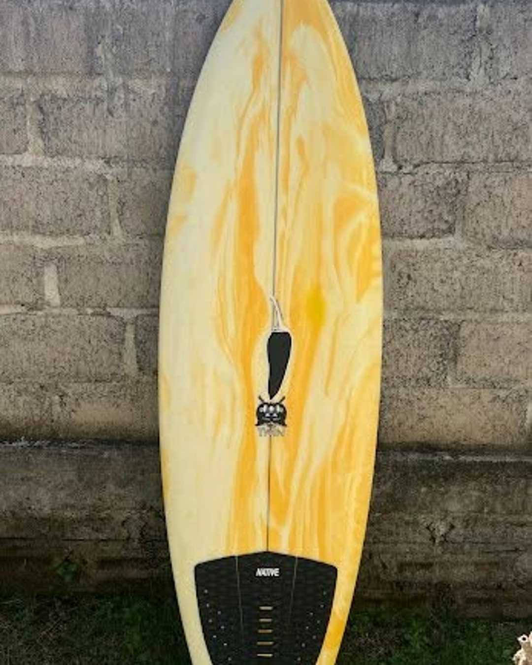 Chilli Peppa Twin 5'9 32.4L PU with Native fins