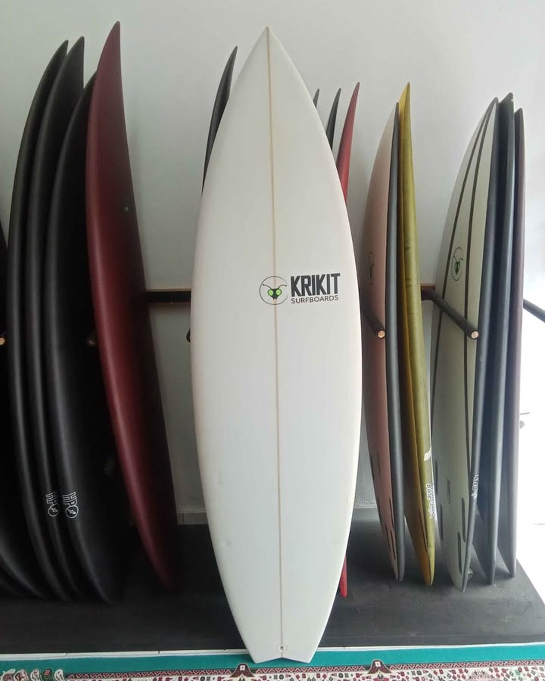 KRIKIT UFO 5'11 31L PU, new