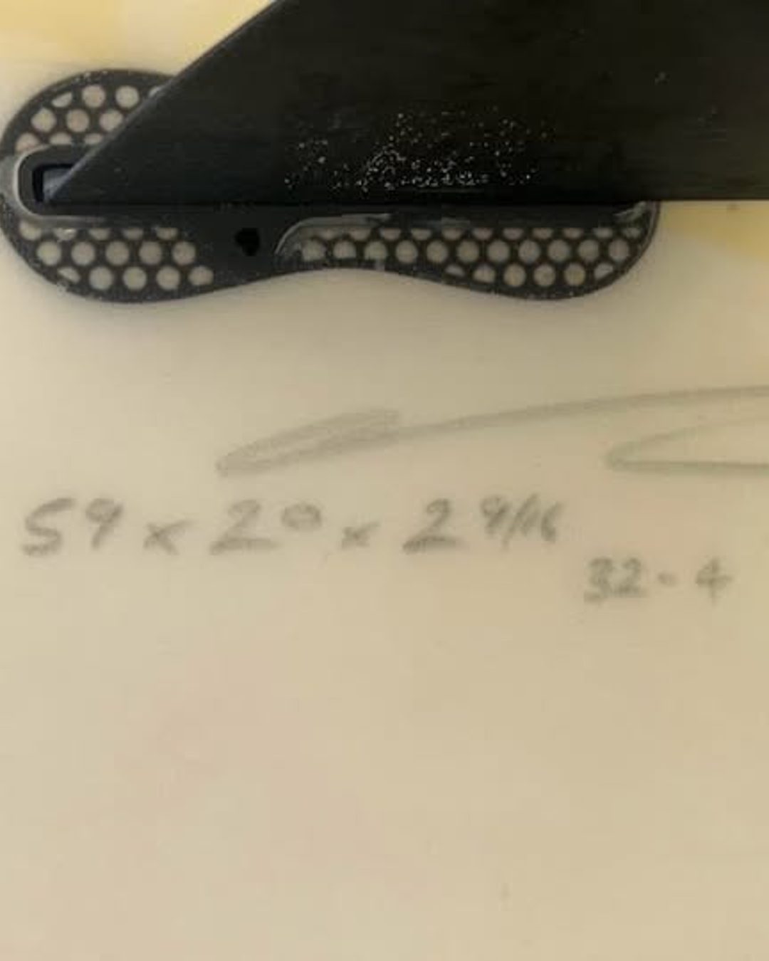 Chilli Peppa Twin 5'9 32.4L PU with Native fins, photo 3