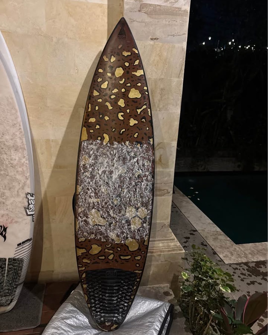 Al Merrick Fever 5'10 27L Spine-Tek, photo 1